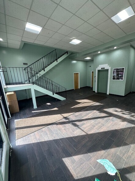 More Photos Of 350 Bloomfield Ave, Bloomfield Office For Sale