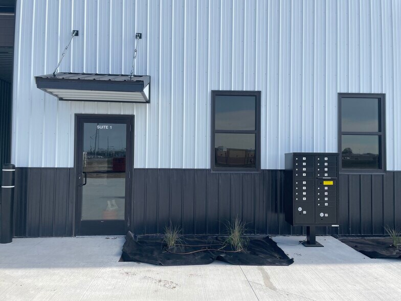 More Photos Of 900 W 25th St, South Sioux City Warehouse For Lease