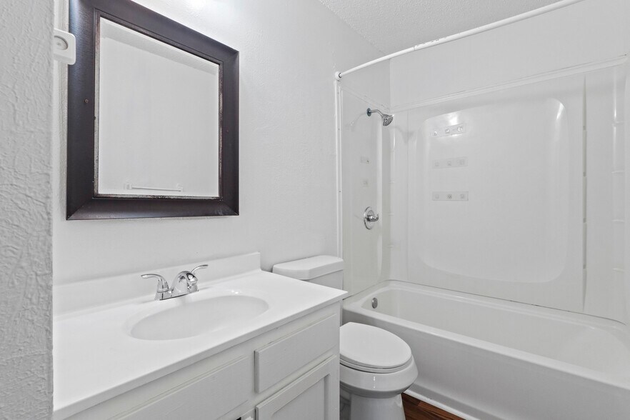 More Photos Of 6913 Wentworth Dr, Austin Multifamily For Sale