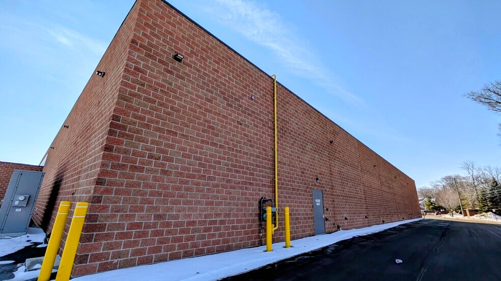 More Photos Of 41128-41496 Ann Arbor Rd E, Plymouth Storefront For Lease