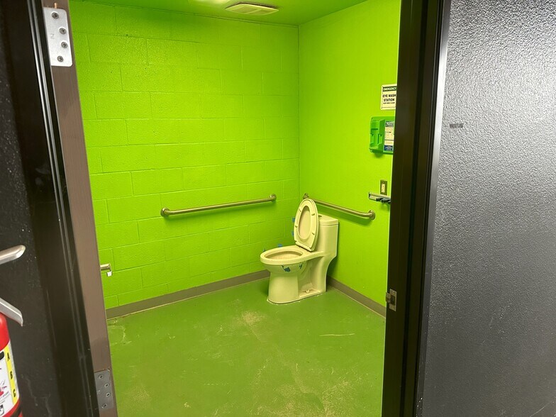 More Photos Of State Hwy 371, Anza Light Distribution For Lease