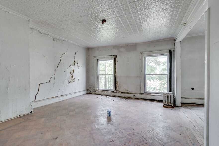 More Photos Of 122 Hoyt St, Brooklyn Multifamily For Sale