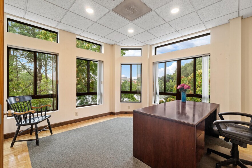 More Photos Of 63 Shore Rd, Winchester Medical For Sale