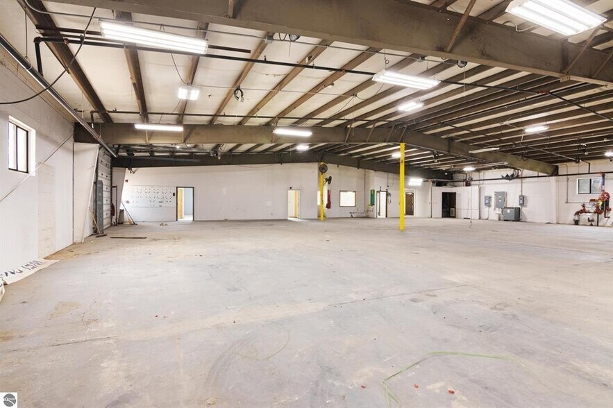 More Photos Of 926 Frisbie St, Cadillac Warehouse For Sale