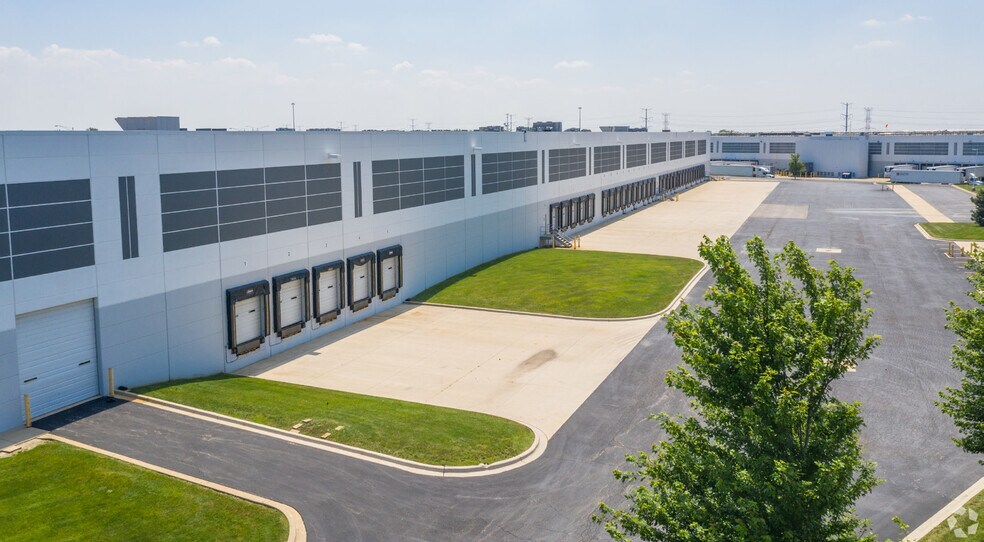 Primary Photo Of 530 W North Frontage Rd, Bolingbrook Manufacturing For Lease