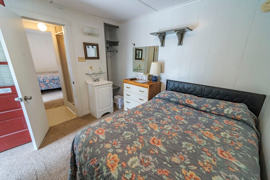More Photos Of 6 Abroad Rd, West Dover Hotel For Sale