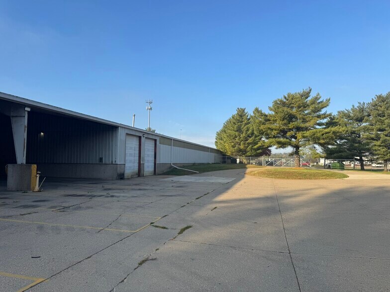 More Photos Of 4616 Enterprise Dr, Bartonville Industrial For Sale