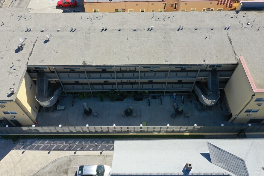 More Photos Of 721 W 30th St, Los Angeles Apartments For Sale