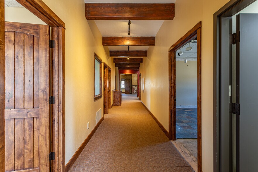 More Photos Of 3334 Dvn Ln, Darby Office For Sale