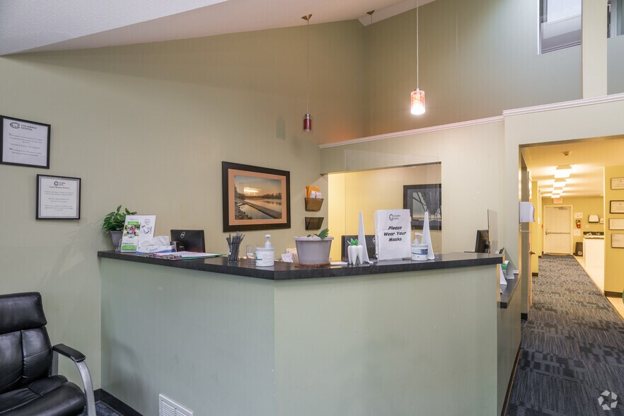 More Photos Of 169 Middle St, Bristol Medical For Sale