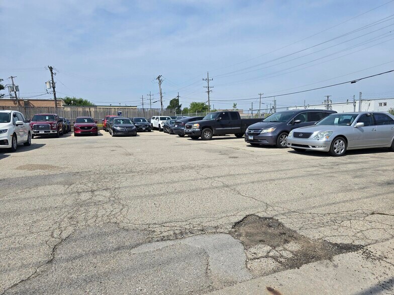 More Photos Of 3950 Mannheim Rd, Franklin Park Showroom For Sale