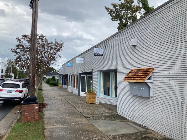 More Photos Of 902 S Castle St, Wilmington General Retail For Sale