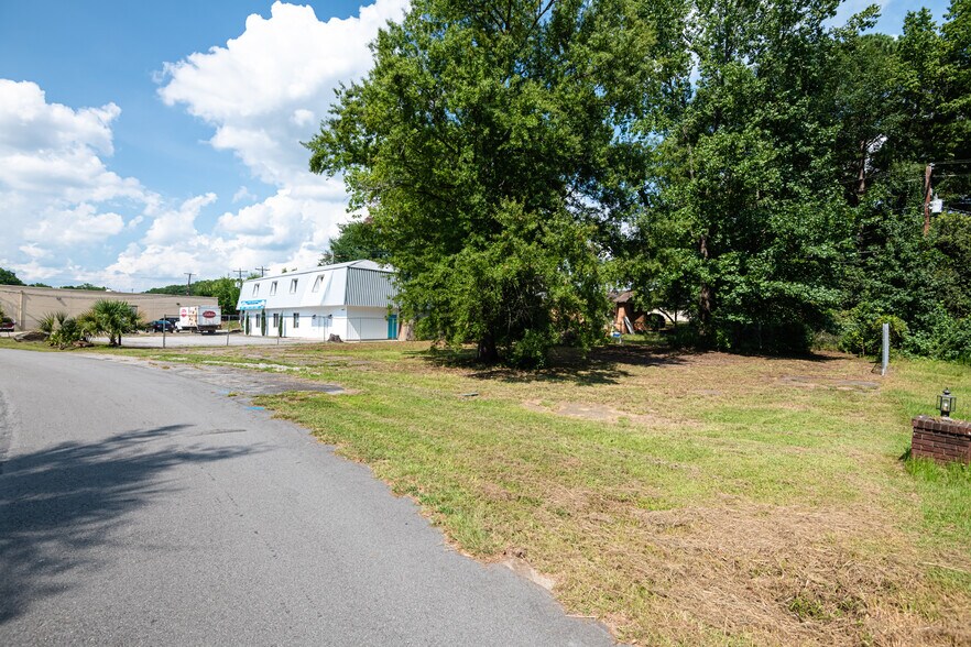 More Photos Of 123 Lawand Dr, Columbia Office Residential For Sale