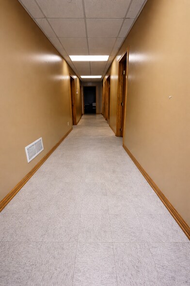 More Photos Of 376 Hope Station Rd, Weston Warehouse For Lease