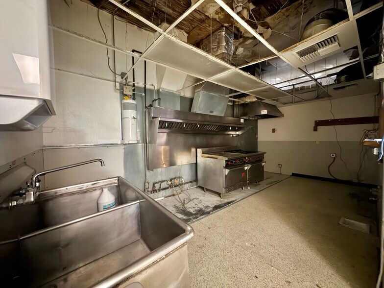 More Photos Of 115 E Naches Ave, Selah General Retail For Lease