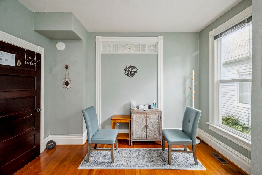 More Photos Of 5525 E Burnside St, Portland Office Residential For Sale