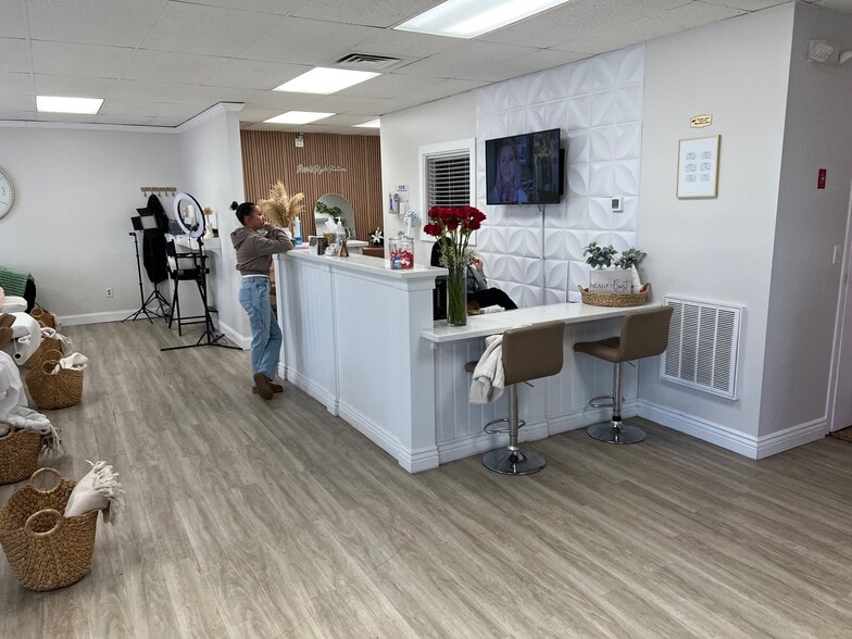 More Photos Of 1496 Boston Post Rd, Milford Storefront Retail Office For Lease