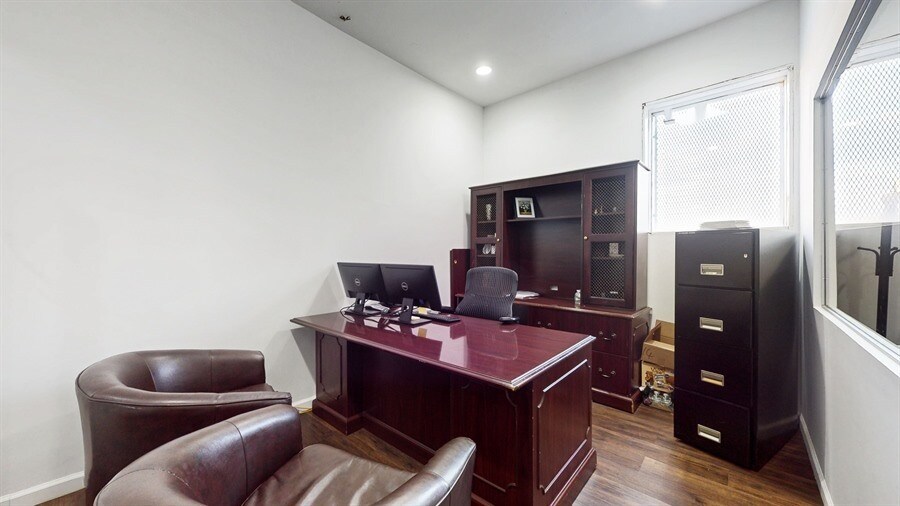 More Photos Of 26-32 Bond St, Westbury Loft Creative Space For Lease