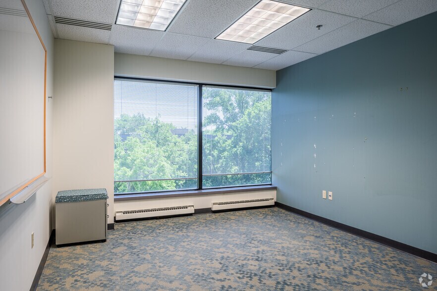 More Photos Of 11775 Borman Dr, Saint Louis Office For Sale