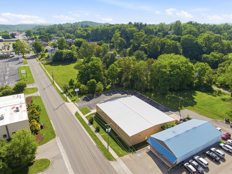 More Photos Of 800 W Main St, Radford Freestanding For Sale