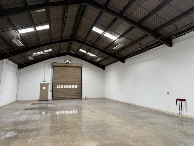 More Photos Of 985 E San Carlos Ave, San Carlos Warehouse For Lease