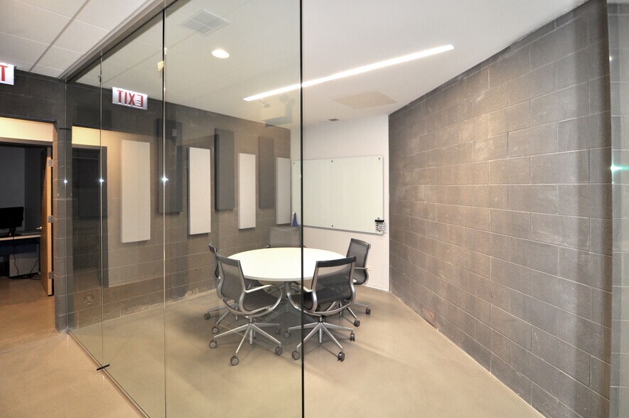 More Photos Of 1515-1519 W Haddon Ave, Chicago Coworking Space