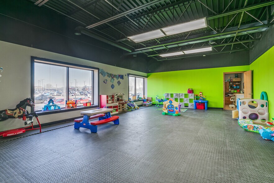 More Photos Of 133 Sandberg Rd, Monticello Storefront For Sale