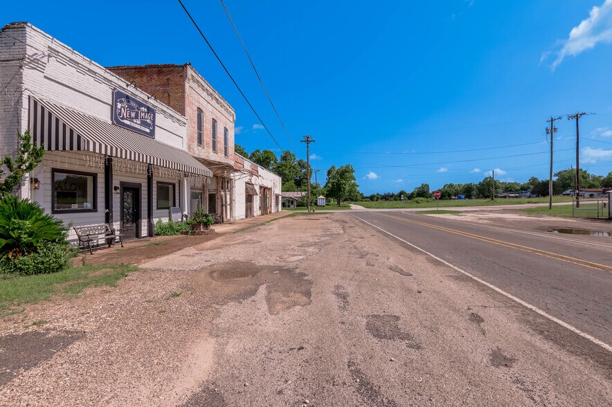 More Photos Of 131 Commerce st, Lovelady General Retail For Sale