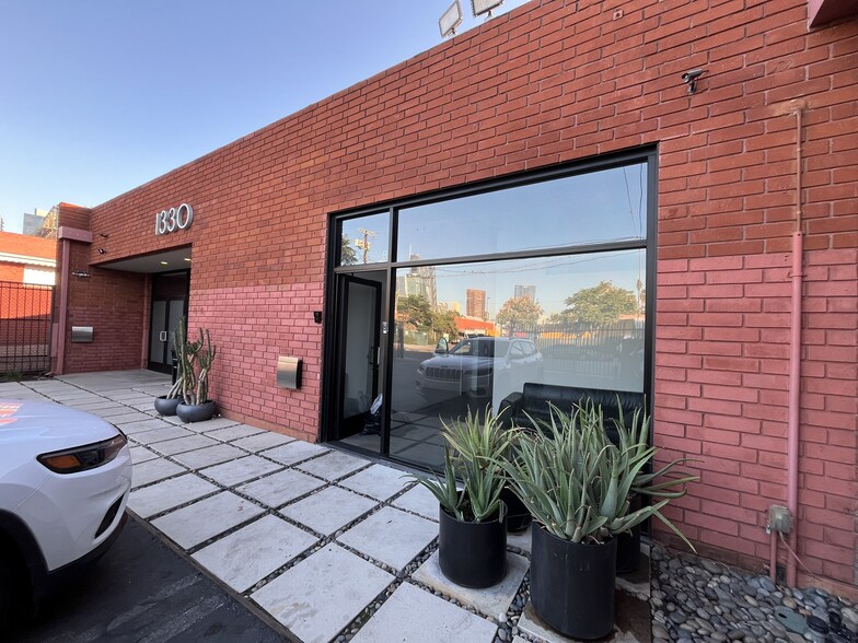 More Photos Of 1330 W 12th St, Los Angeles Flex For Lease