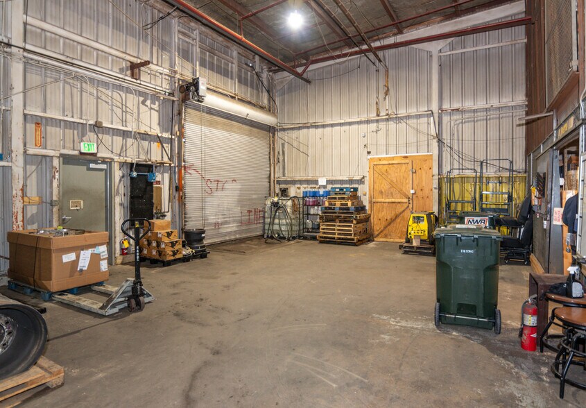 More Photos Of 2001 Windsor Ave, Baltimore Warehouse For Lease