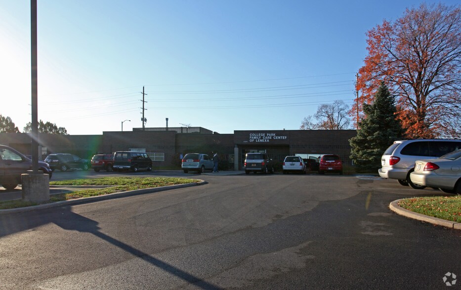 More Photos Of 12208-12210 W 87th Street Pky, Lenexa Medical For Lease