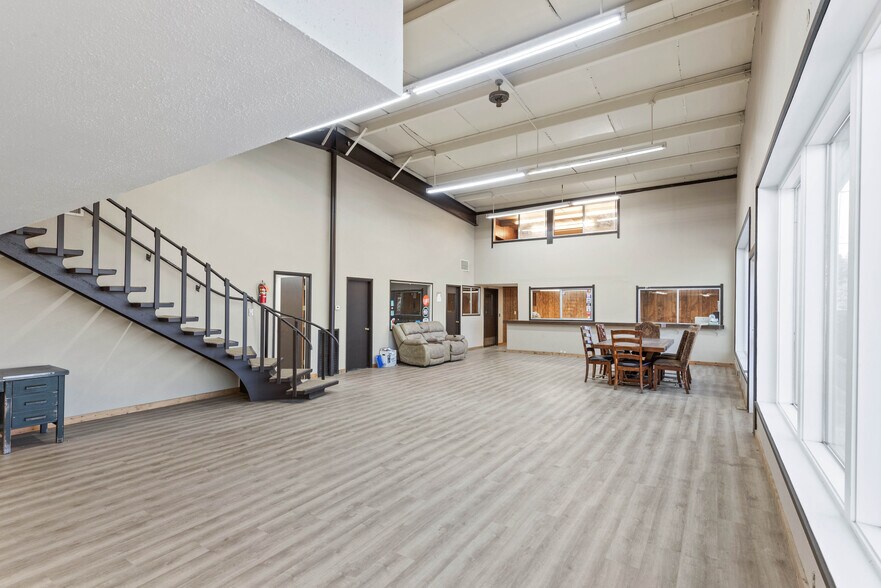 More Photos Of 225 W Lockhart Ave, Coos Bay Warehouse For Sale