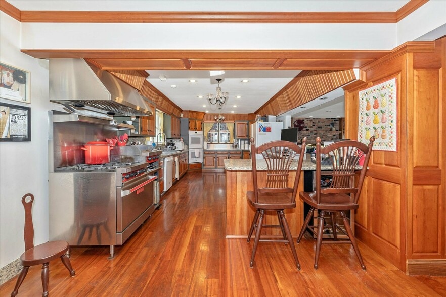 More Photos Of 806 Park Ave, Mount Airy Office For Sale