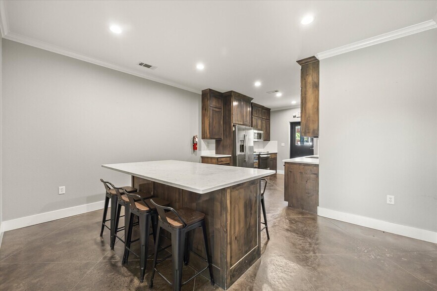 More Photos Of 4241 S Tx-34, Greenville Light Manufacturing For Sale
