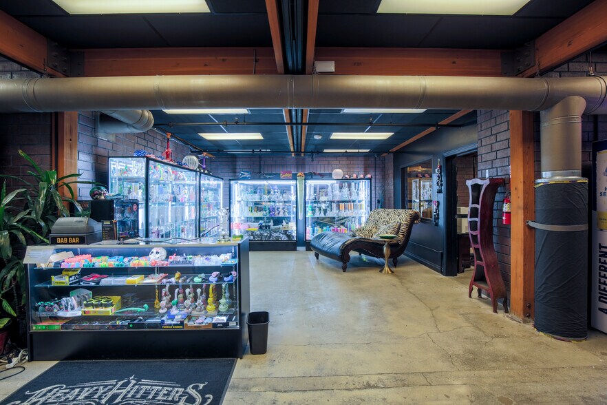 More Photos Of 296 S Palm Canyon Dr, Palm Springs Storefront Retail Office For Sale