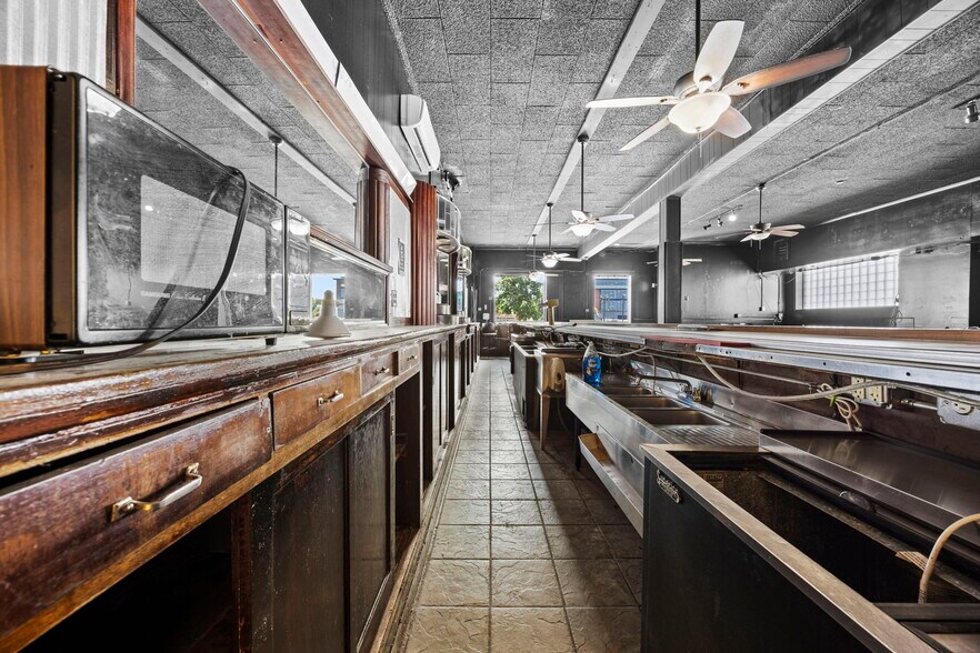 More Photos Of 1533 University Ave W, Saint Paul General Retail For Sale