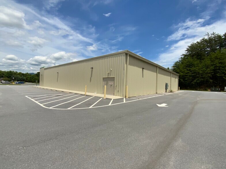 More Photos Of 104 Hwy 64 E, Hayesville Freestanding For Sale