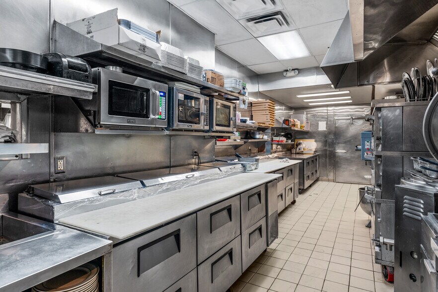 More Photos Of 73155 Highway 111, Palm Desert Restaurant For Sale