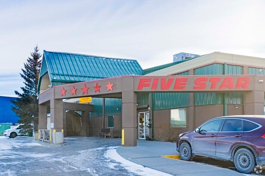 More Photos Of 4980 25th St SE, Calgary Freestanding For Sale