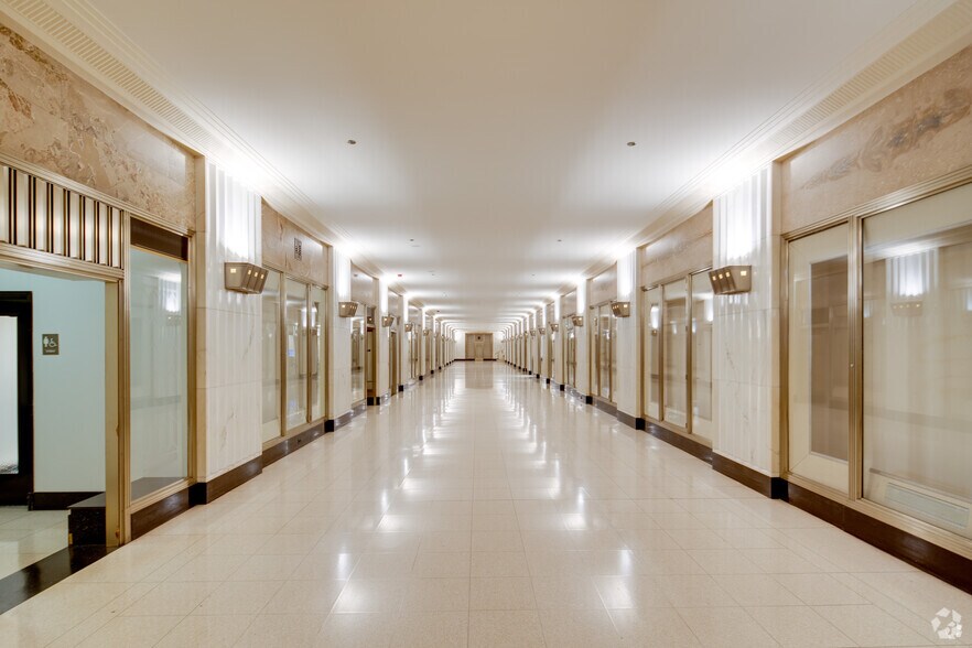 More Photos Of 135 S LaSalle St, Chicago Office For Lease