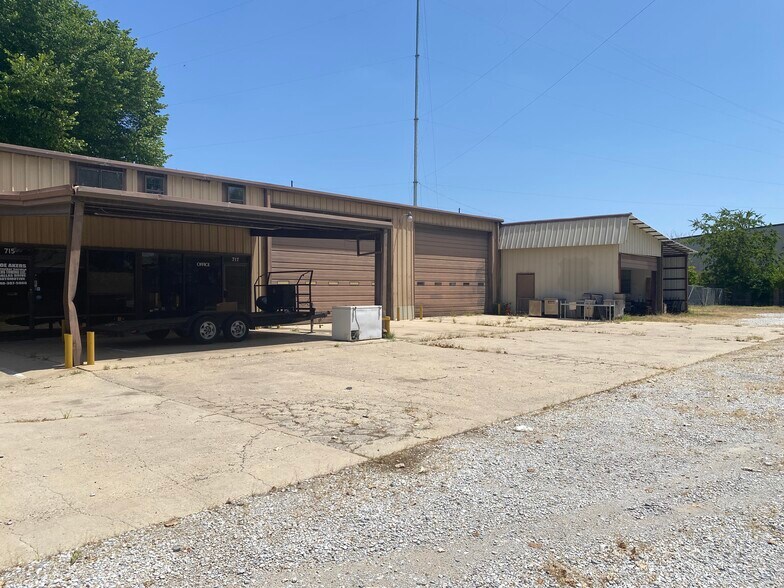 More Photos Of 715 Dallas Dr, Denton Flex For Sale