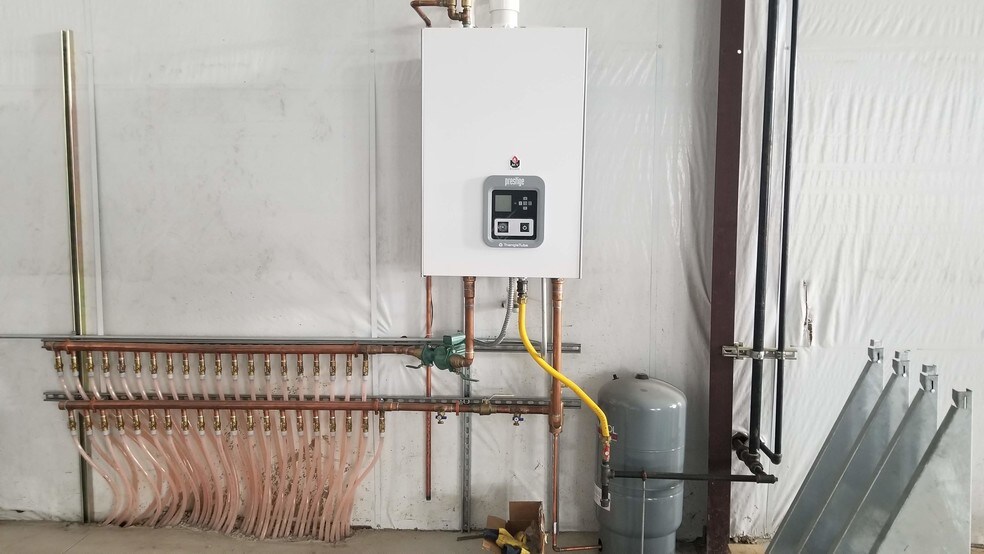 More Photos Of 6414 Wickum Rd, Williston Warehouse For Lease