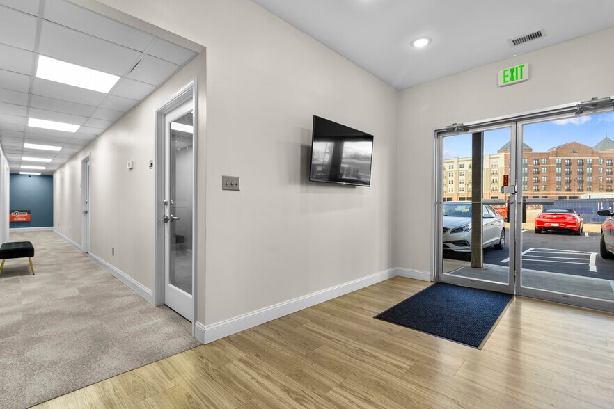 More Photos Of 1717 E 116th St, Carmel Office For Lease