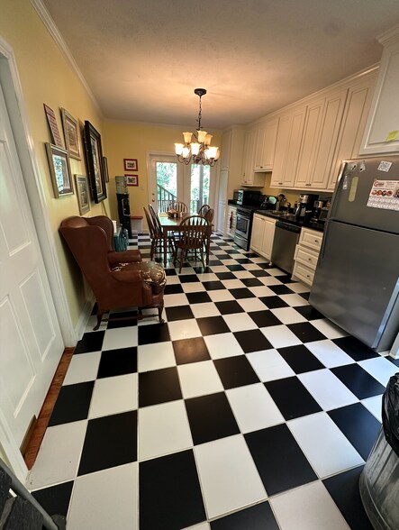 More Photos Of 1911 Dunbarton Dr, Jackson Office For Sale
