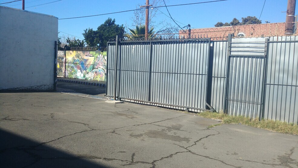 More Photos Of 1525 E 25th St, Los Angeles Manufacturing For Sale