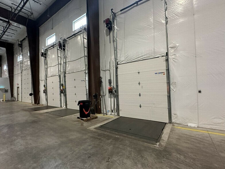 More Photos Of 810 Chesapeake Dr, Cambridge Warehouse For Sale