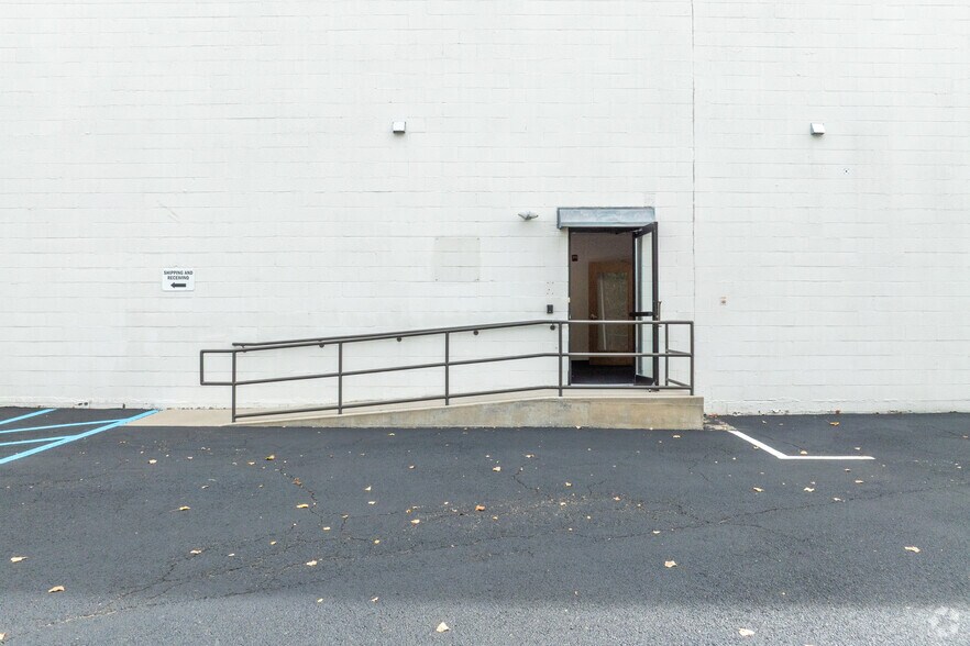 More Photos Of 95 Mayhill St, Saddle Brook Distribution For Lease