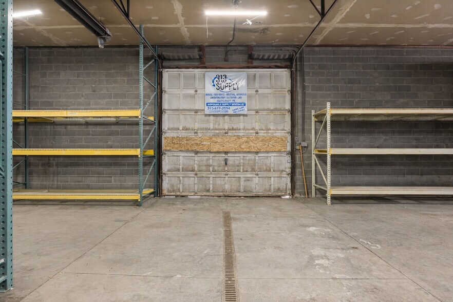 More Photos Of 26289 W Eight Mile Rd, Redford Township Manufacturing For Lease