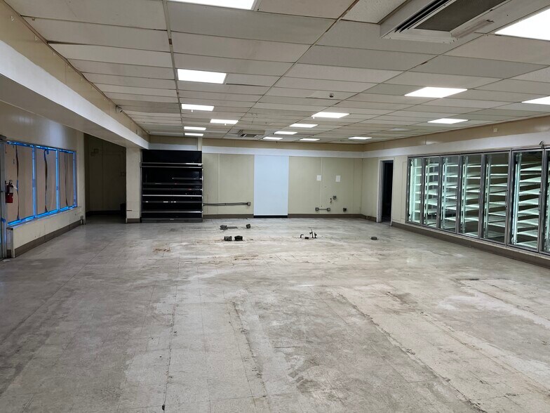 More Photos Of 4833 Coronado Pky, Cape Coral Convenience Store For Sale