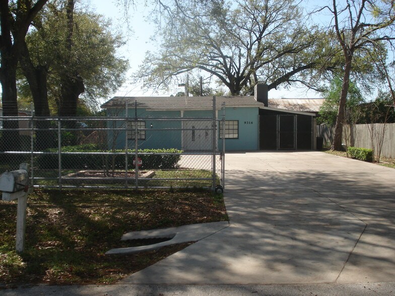 More Photos Of 9316 1st Ave, Orlando Office For Sale